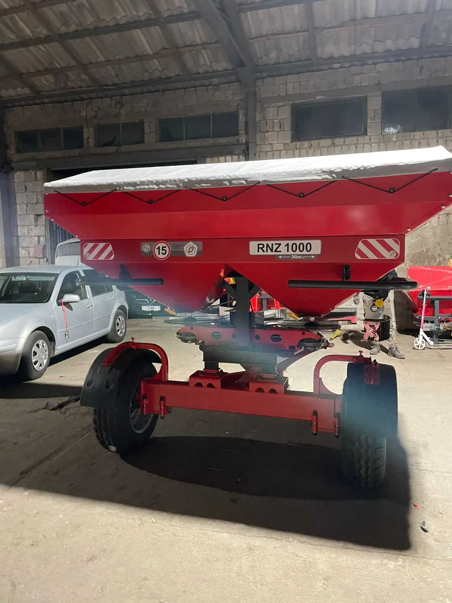 Fertiliser spreader - Image 2