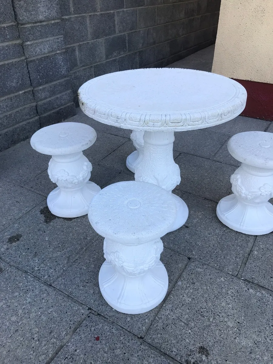 Stone garden table and 4 chairs - Image 3