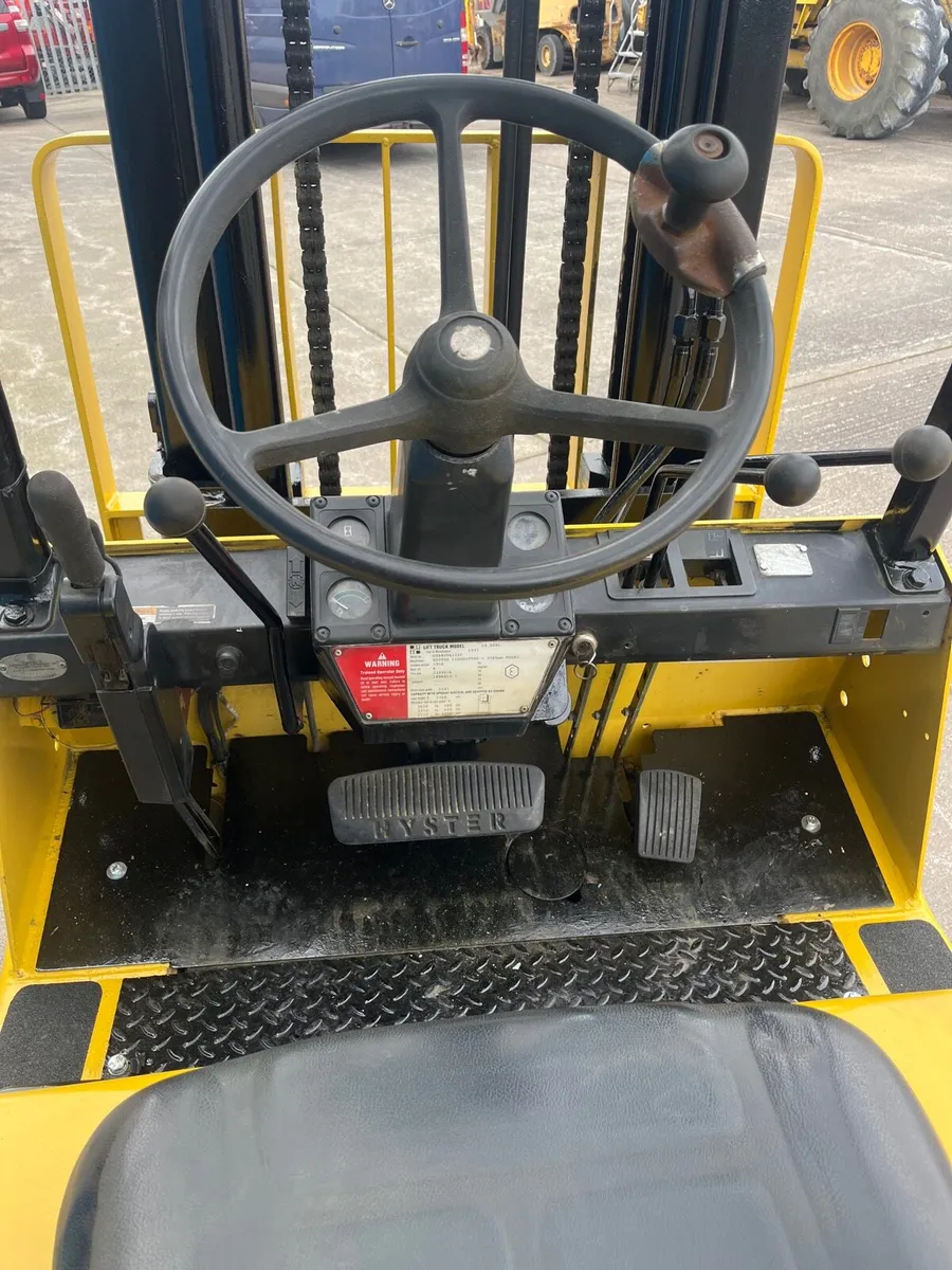 Forklift - Image 4