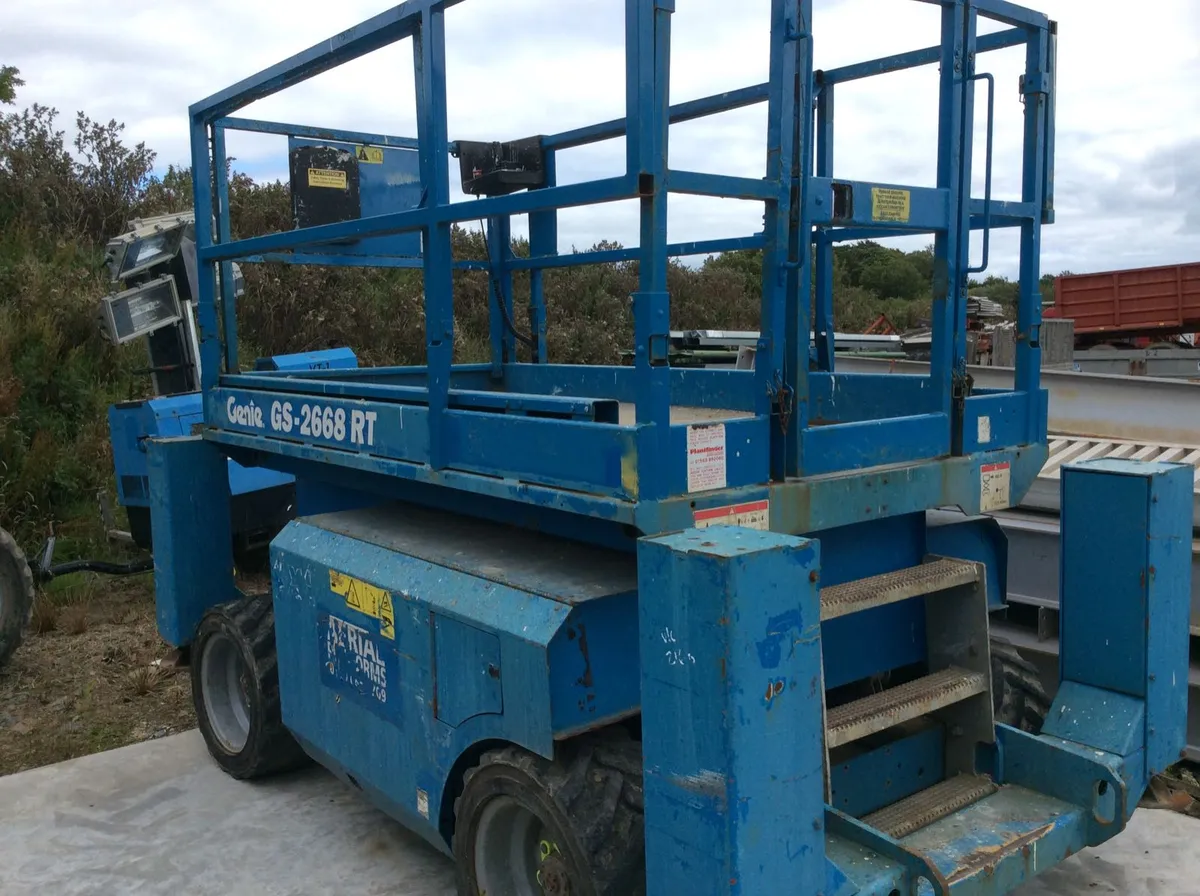 Scissor lift - Image 1