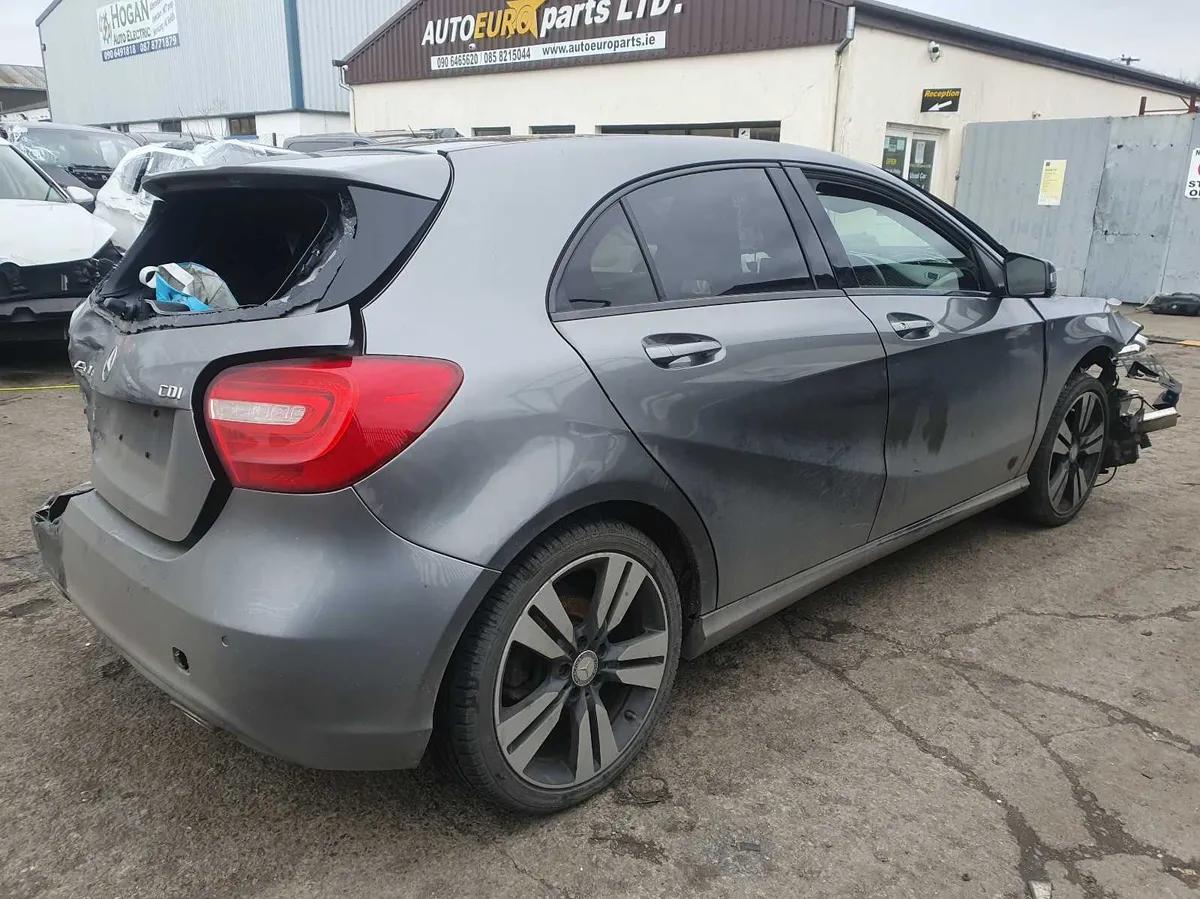 15 MERCEDES  A180 1.5 CDI  AUTO FOR BREAKING - Image 3