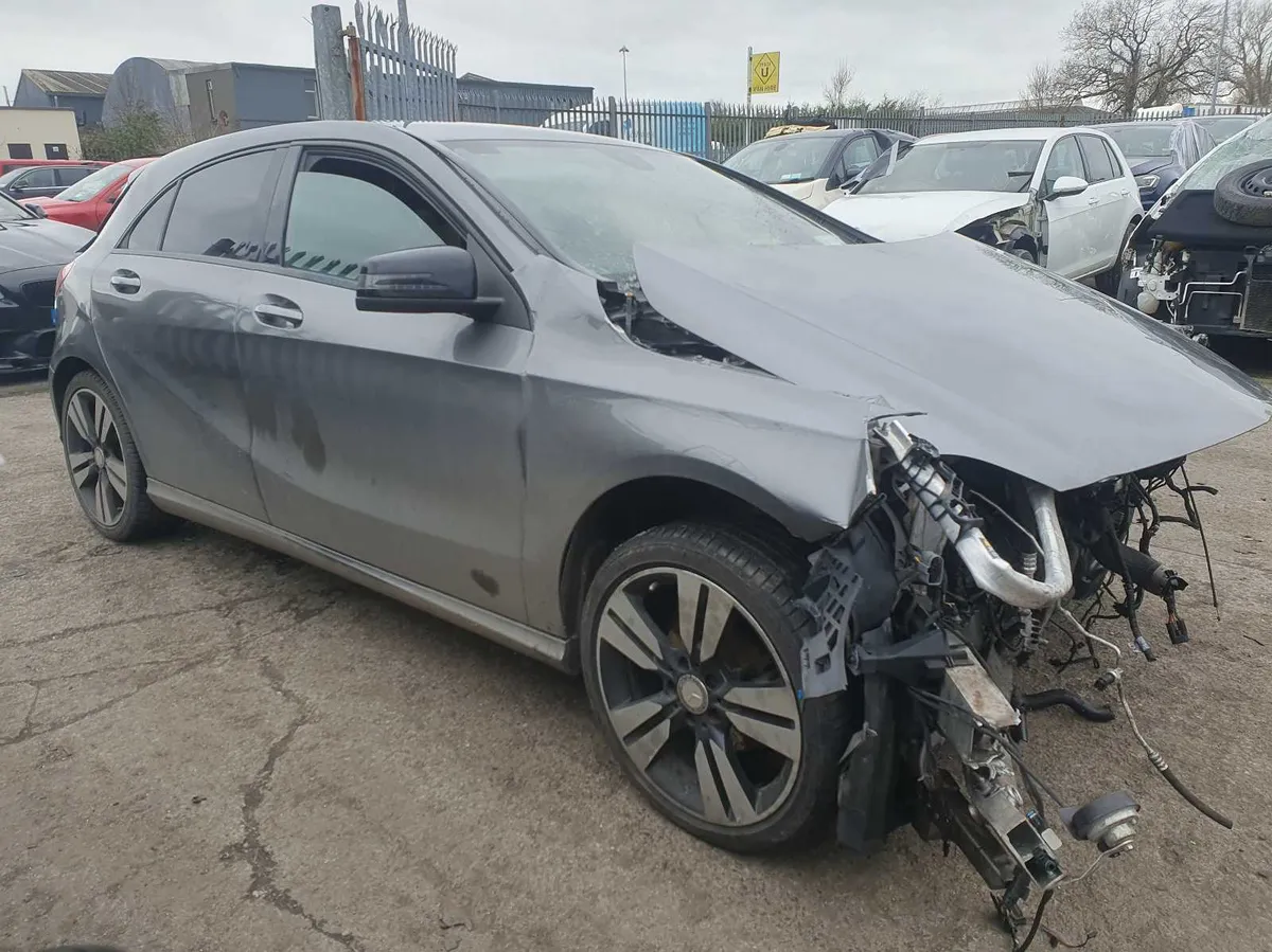 15 MERCEDES  A180 1.5 CDI  AUTO FOR BREAKING - Image 2