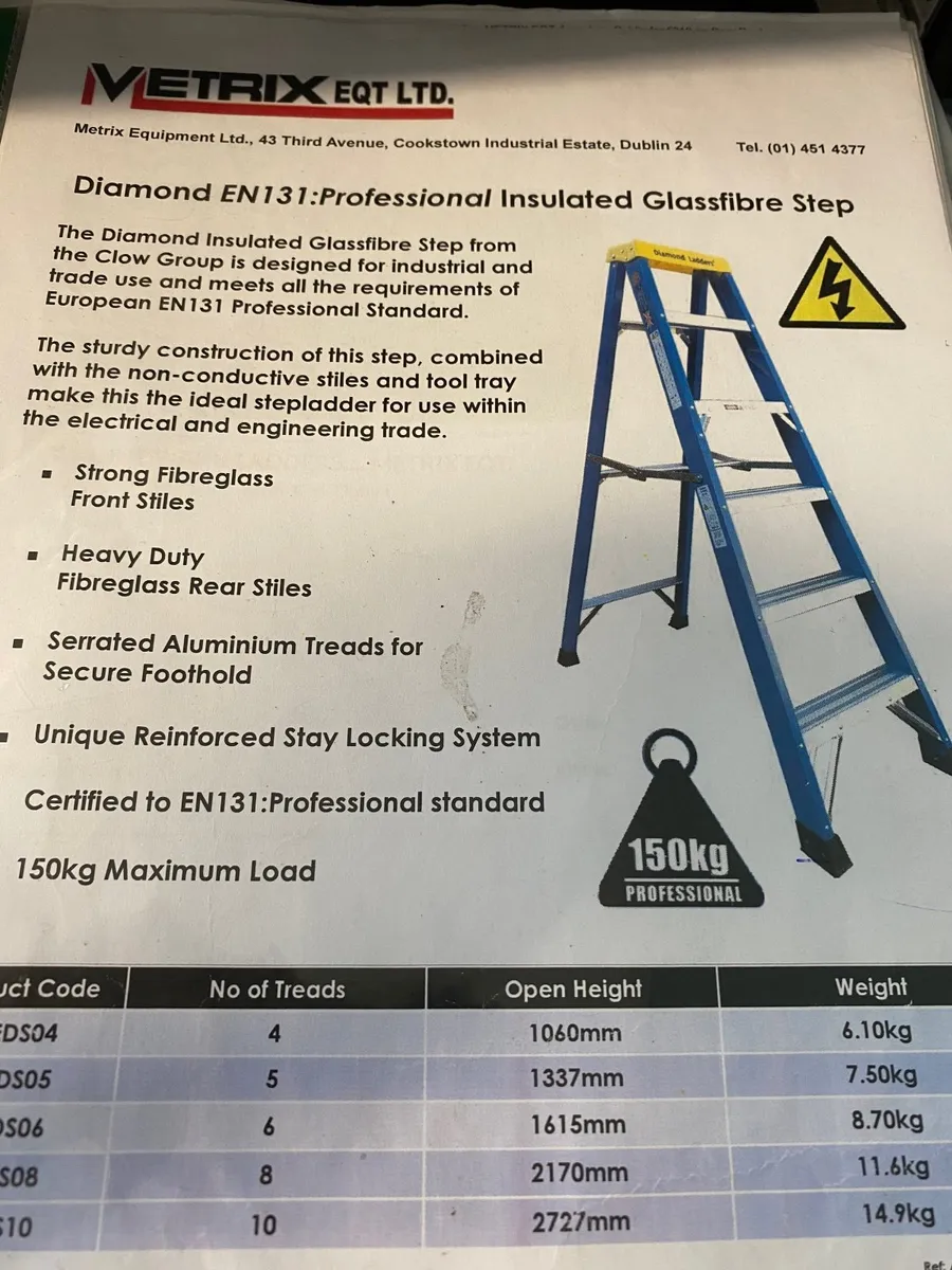 CLOW / METRIX A Frame Fibreglass Ladders. - Image 3