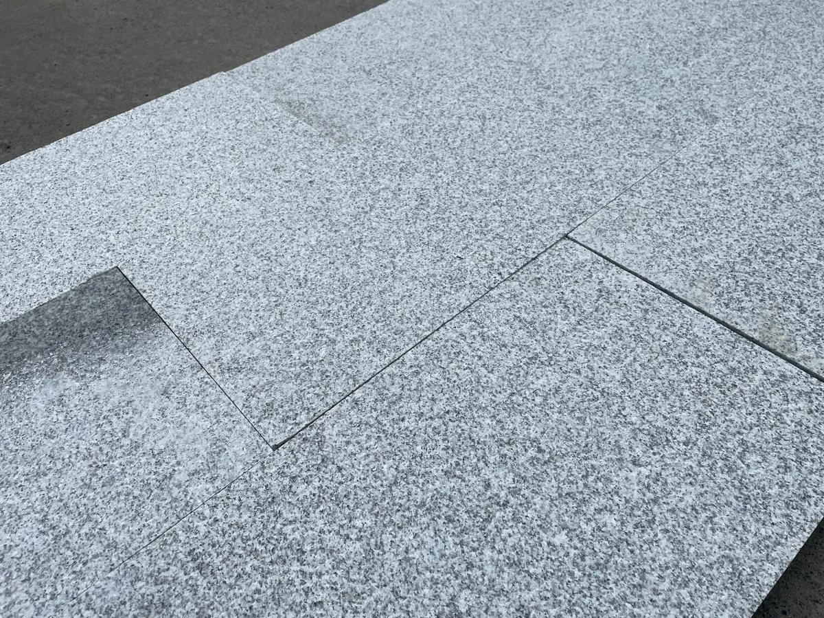 Silver granite paving 30mm thick - Image 4