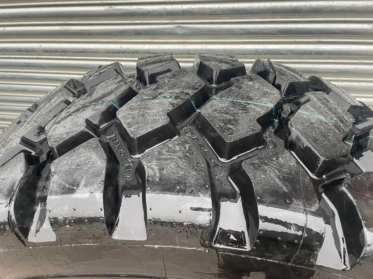 20.5/25  moxy tyres - Image 2