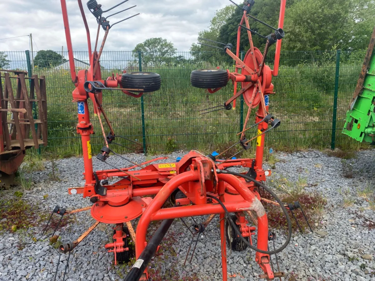 Kuhn 4 rotor tedder - Image 1