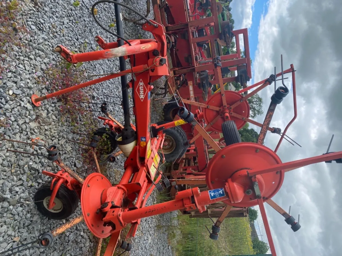 Kuhn 4 rotor tedder - Image 3