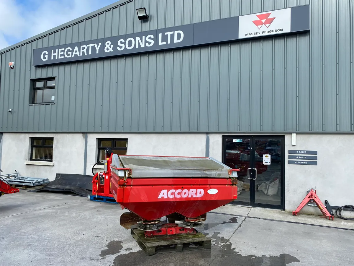 Accord Exacta-CL fertiliser spreader - Image 1