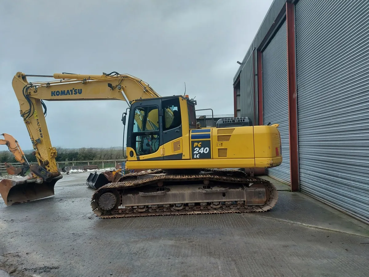 KOMATSU PC240LC-8 Excavator - Image 1