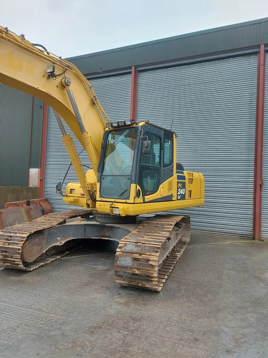 KOMATSU PC240LC-8 Excavator - Image 2