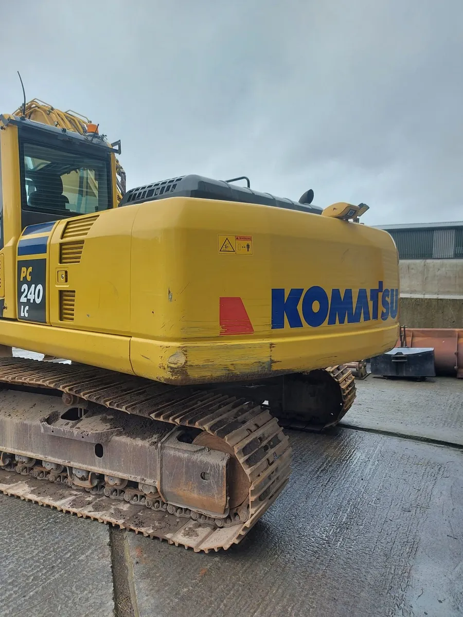 KOMATSU PC240LC-8 Excavator - Image 3