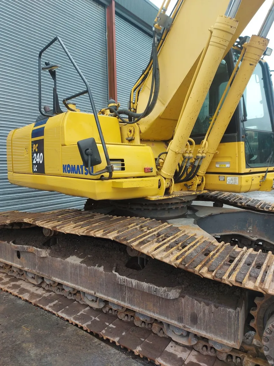 KOMATSU PC240LC-8 Excavator - Image 4
