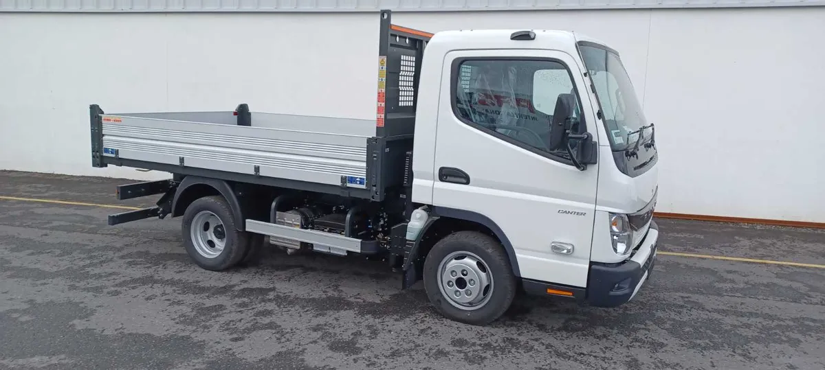 Mitsubishi Canter Fuso 3.5ton tipper in stock now - Image 3