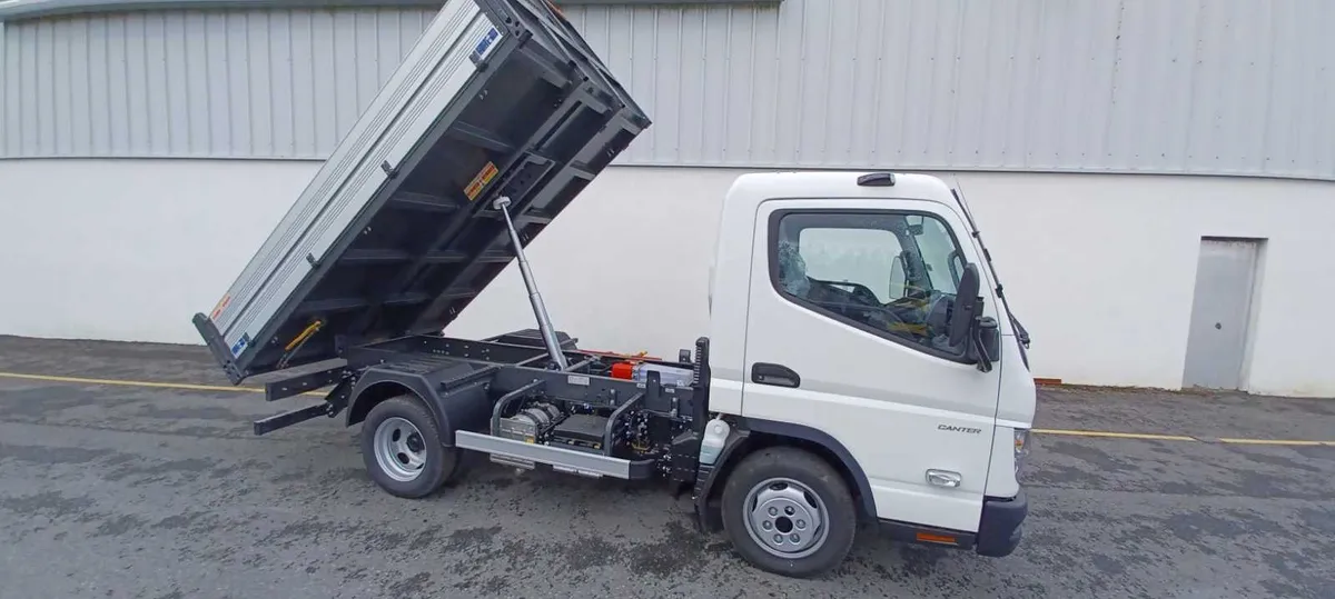 Mitsubishi Canter Fuso 3.5ton tipper in stock now - Image 1