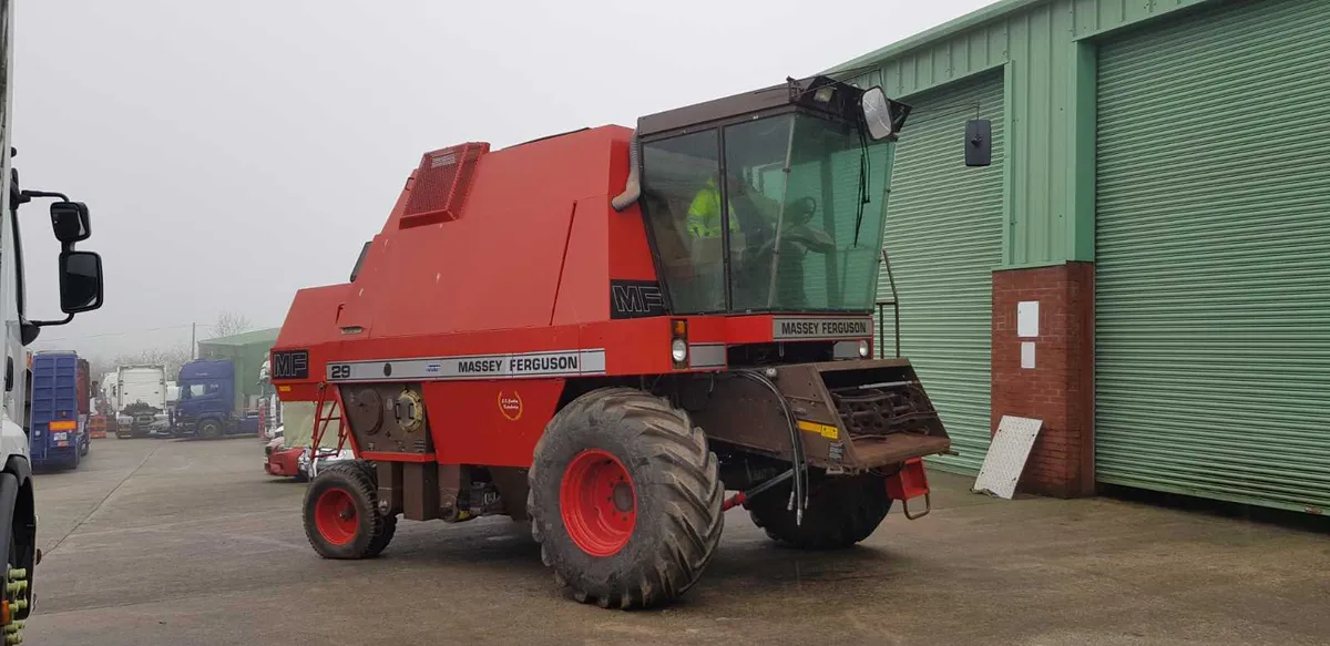 Massey Ferguson 29 Combine , Header 3.8 Meter .