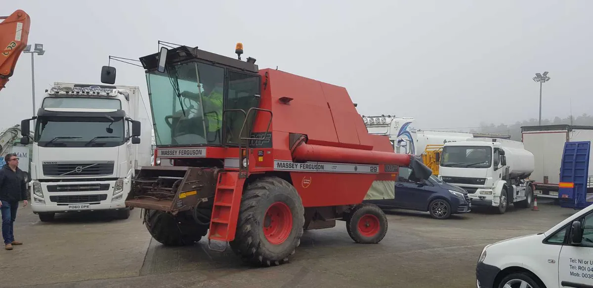 Massey Ferguson 29 Combine , Header 3.8 Meter . - Image 2