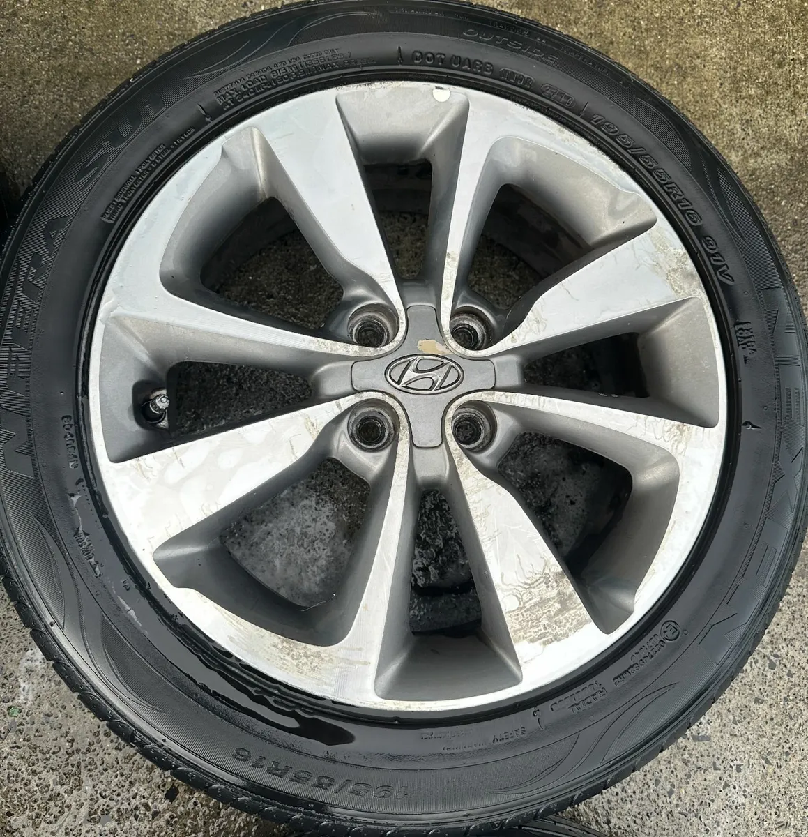 HYUNDAI 16" GENUINE ALLOY WHEELS - Image 4