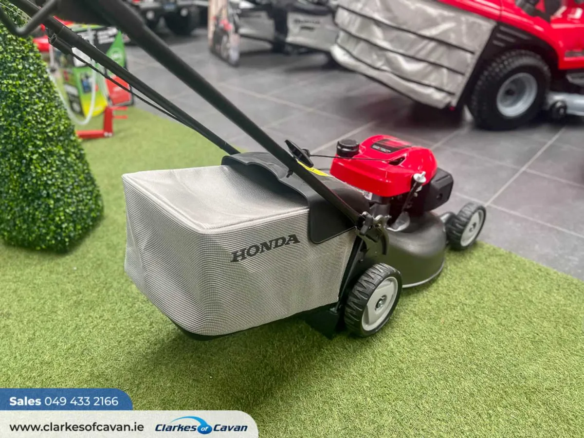 New Honda HRG466 PKE Push Lawnmower - Image 3