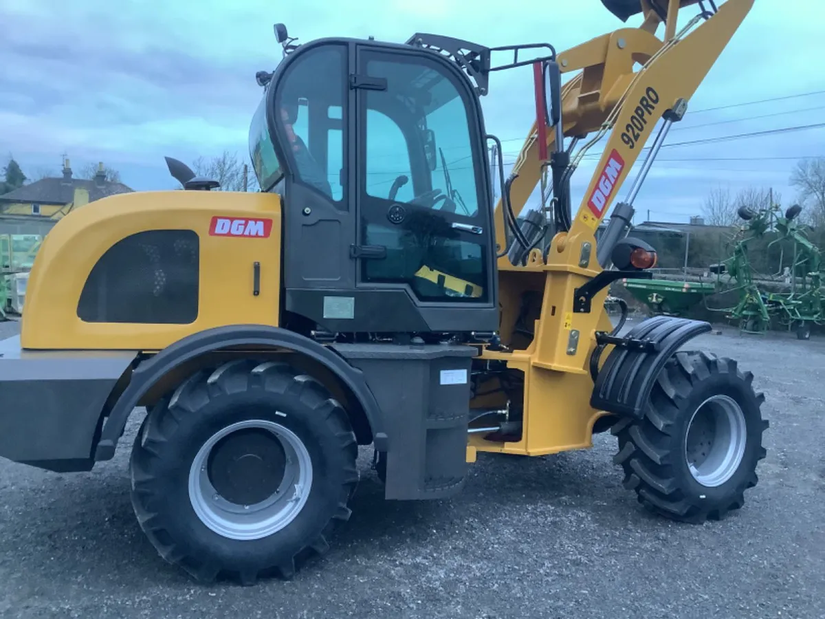 New DGM 920 Pro four wheel loader - Image 4