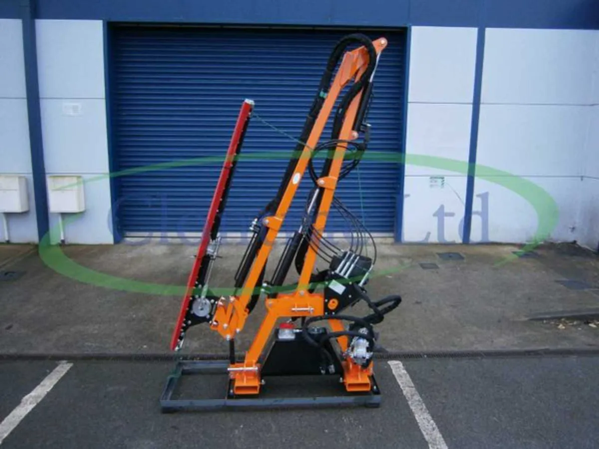 (€3577+vat=€4400) 17FT Finger Bar Hedge Cutter - Image 1