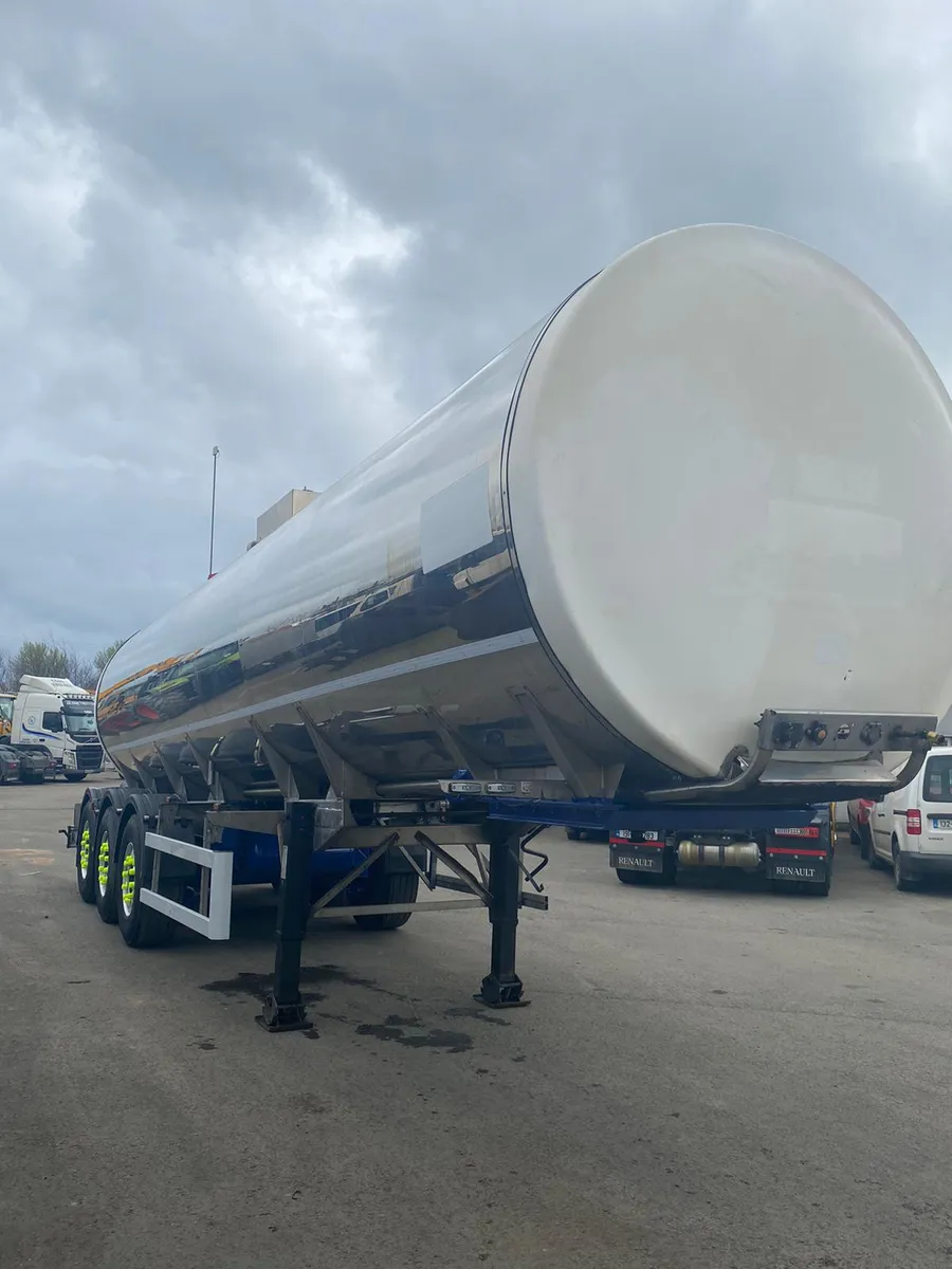 Crossland 30,000L food grade tanker - Image 1