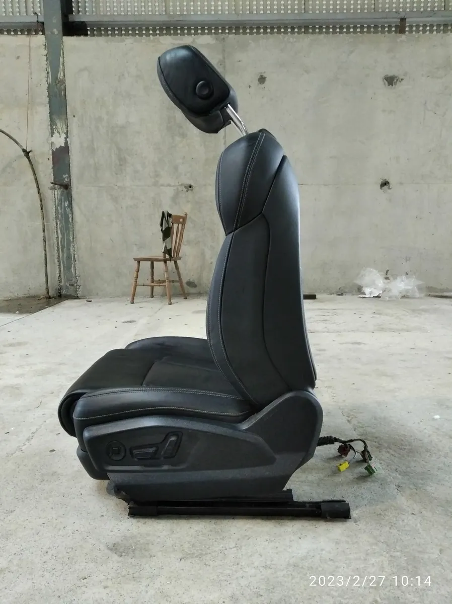 Audi Q8 front seats with headrest - Image 2