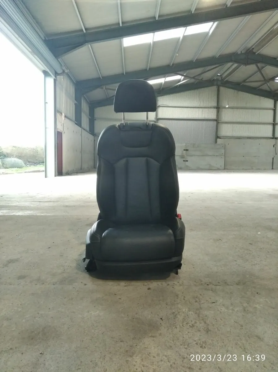 Audi Q8 front seats with headrest - Image 3