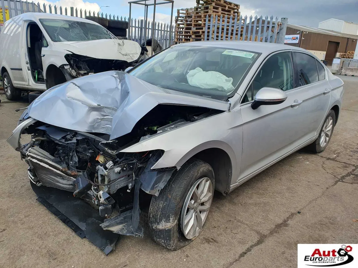 17 VOLKSWAGEN PASSAT 1.6 TDI (DCX) FOR BREAKING - Image 1