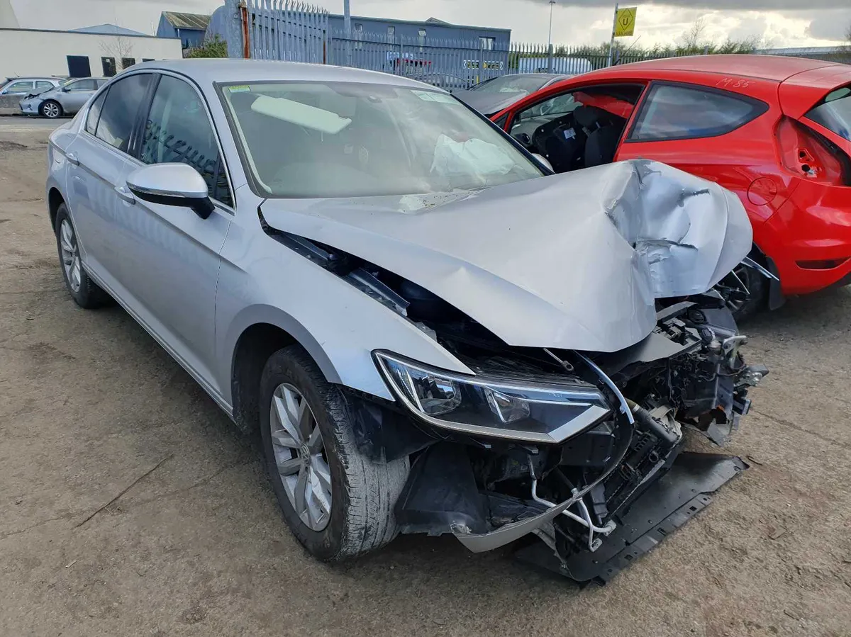 17 VOLKSWAGEN PASSAT 1.6 TDI (DCX) FOR BREAKING - Image 2