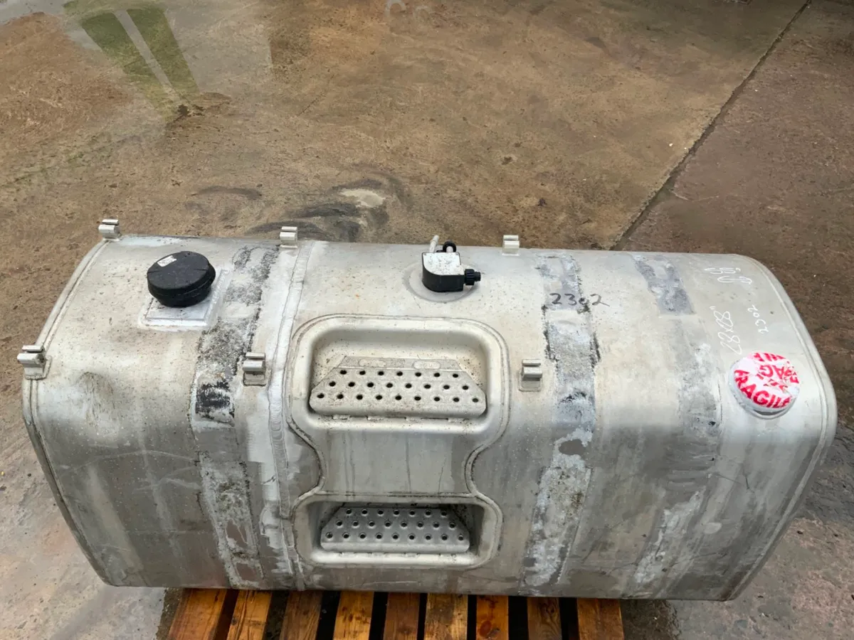 Volvo FH Aluminium Diesel / Hydraulic Split Tank. - Image 2