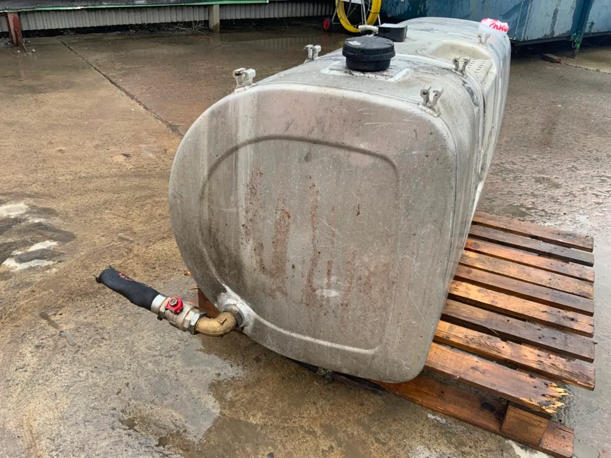 Volvo FH Aluminium Diesel / Hydraulic Split Tank. - Image 3
