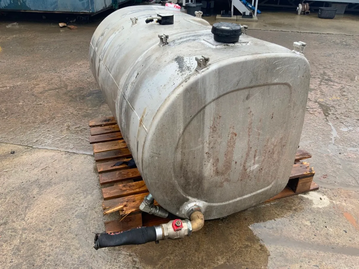 Volvo FH Aluminium Diesel / Hydraulic Split Tank. - Image 4