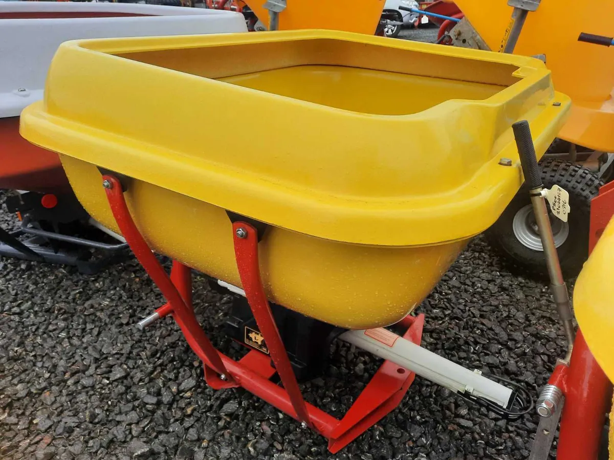Cosmo Fert spreaders - Image 1