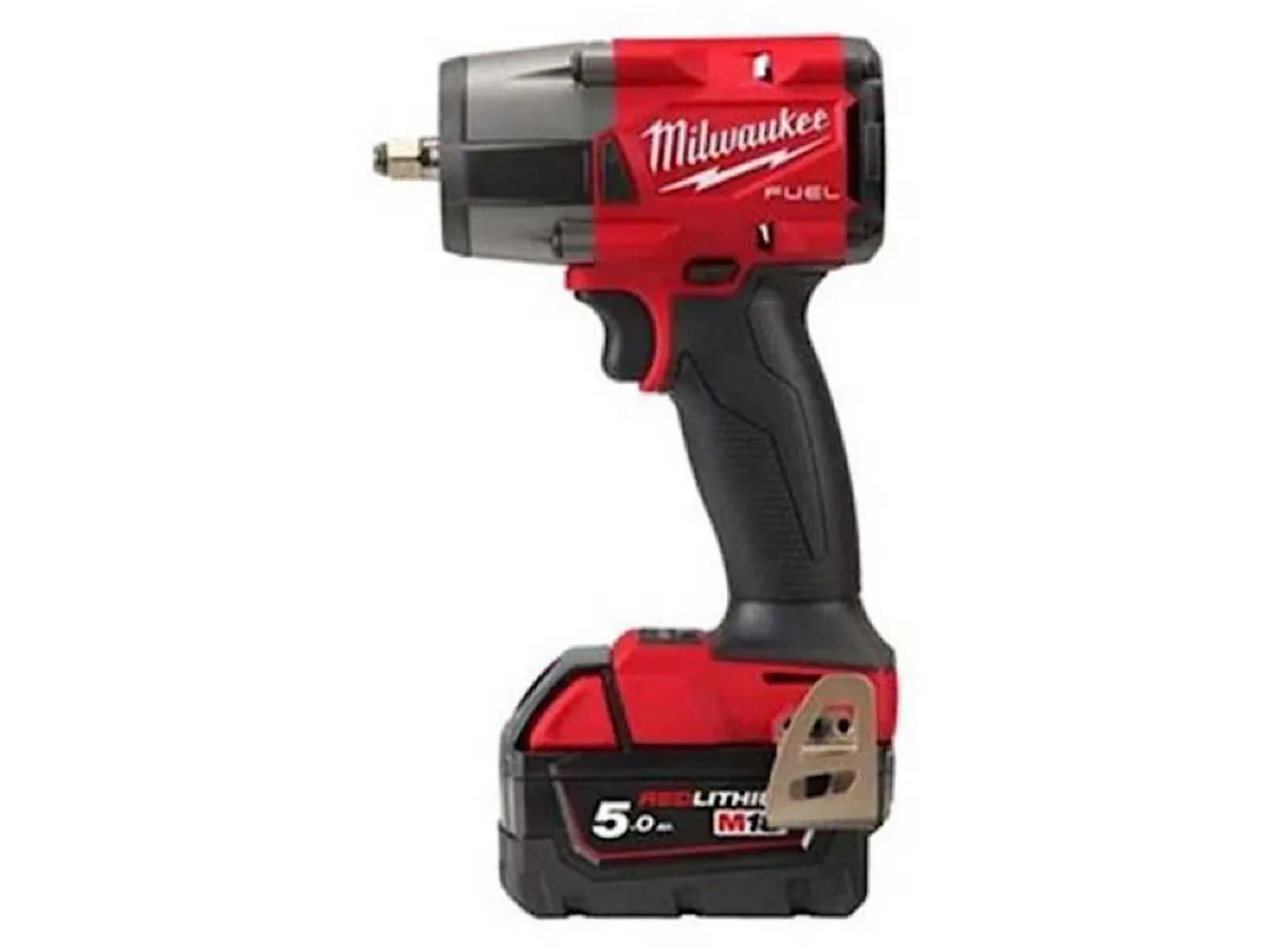 Milwaukee M18 1/2'' Stubby Impact Wrench Mid-Torqu - Image 3