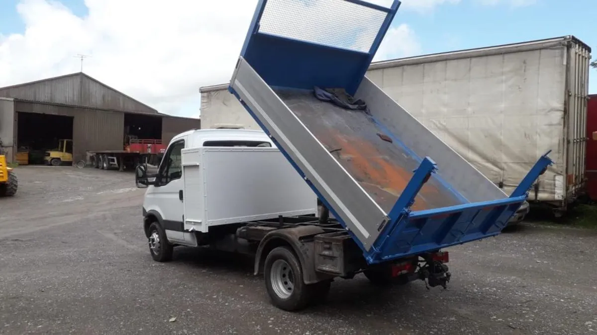 Iveco Daily 2014 7 Tonne Tipper with Crane - Image 3