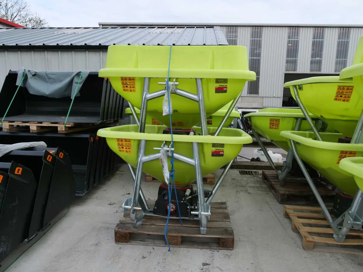 ROCHA FERTILIZER SPREADER - Image 1