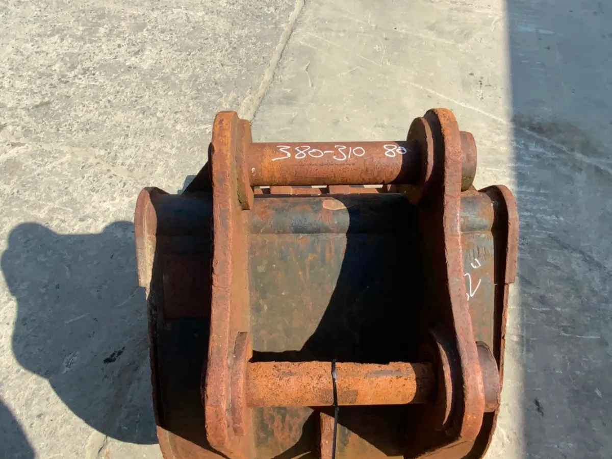 32" DIGGING BUCKET.........80mm PINS......1685. - Image 3