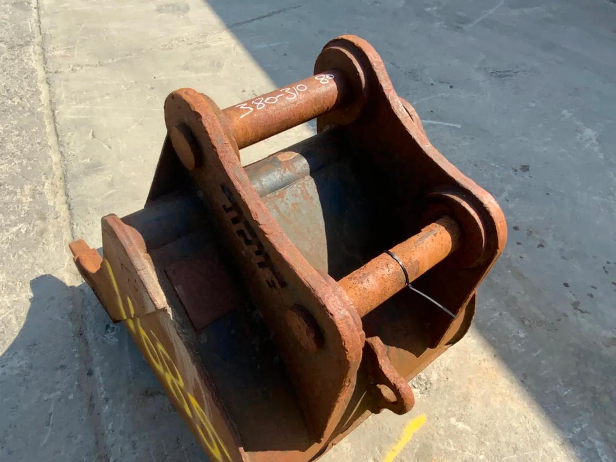 32" DIGGING BUCKET.........80mm PINS......1685. - Image 4