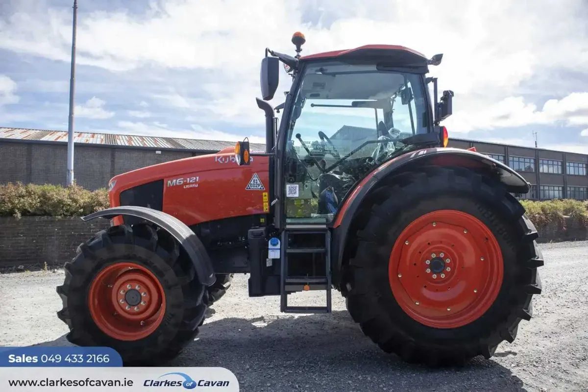 Kubota M6121 - Image 2