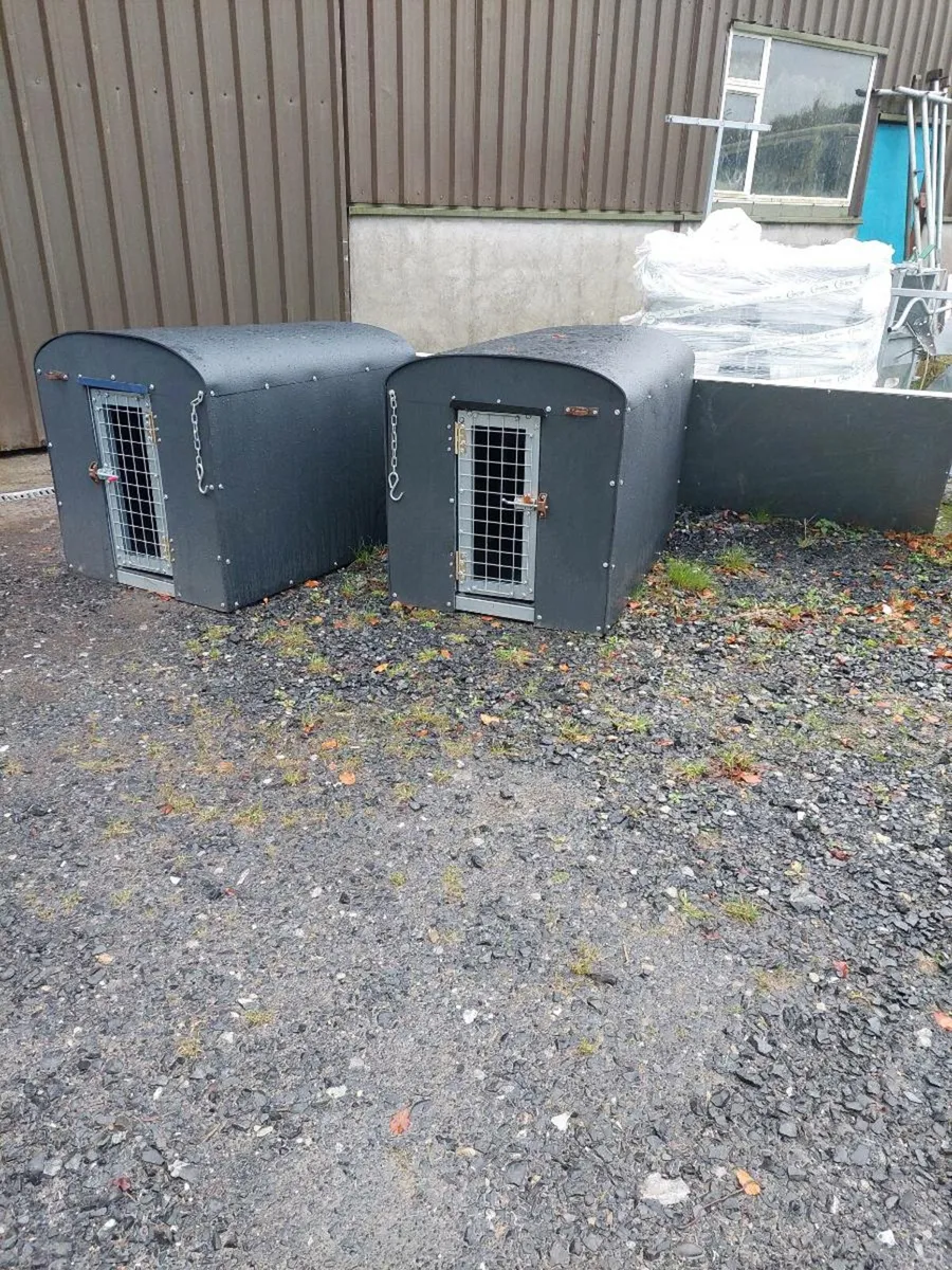 Dog cage and black box cover - Image 1