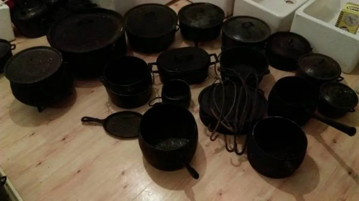 cast iron pots skillets / kettle/ iron/crane/glue