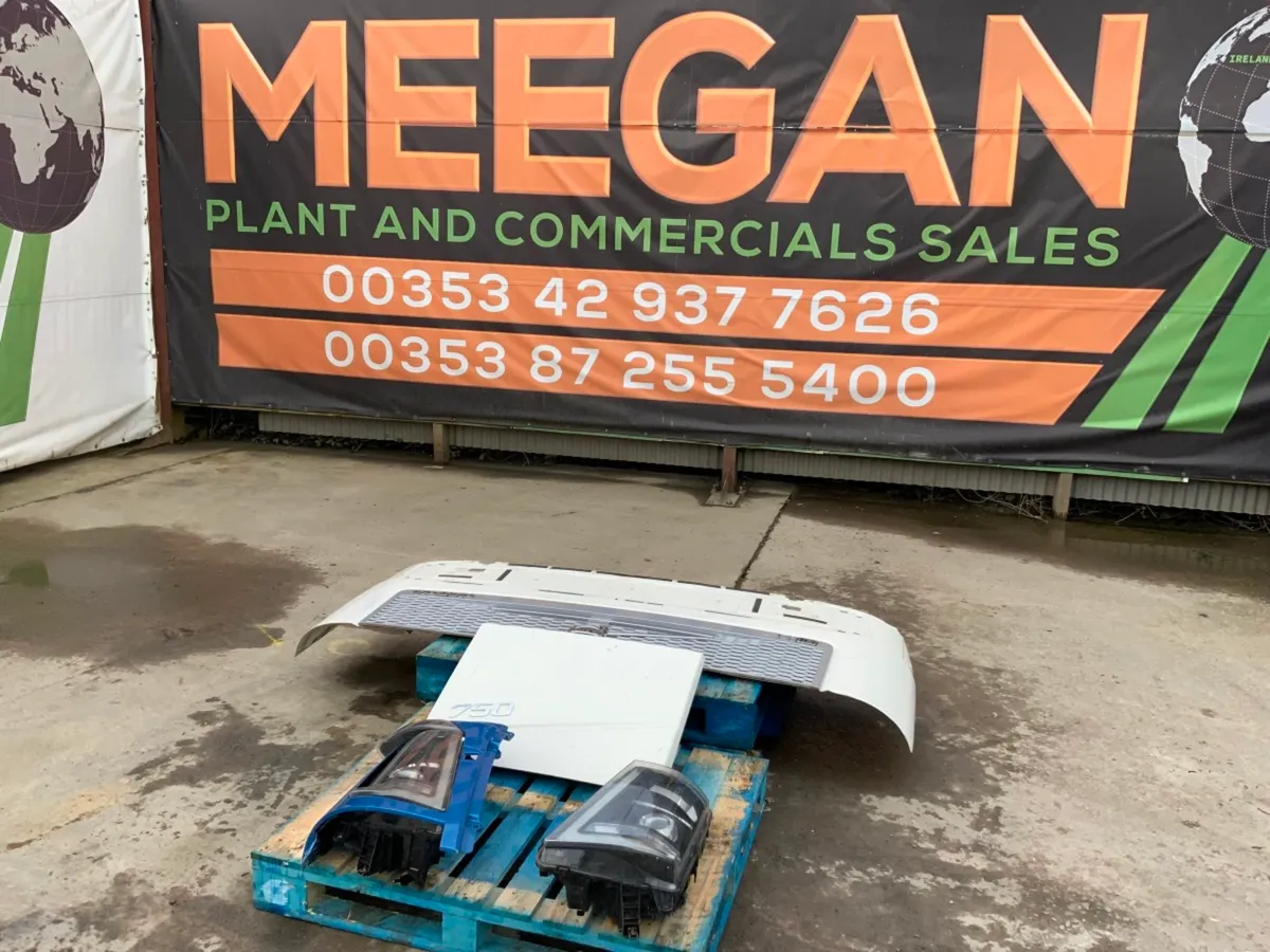Volvo FH16 Version 4 Bonnet / Zenon Lights Parts. - Image 1