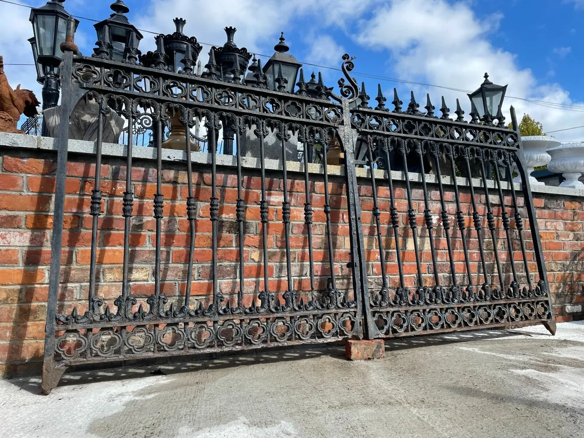 Cast iron gates - Image 2