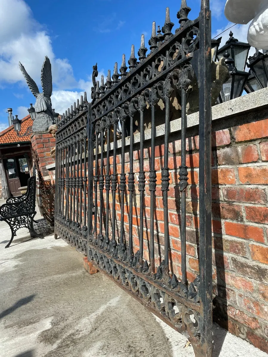 Cast iron gates - Image 3