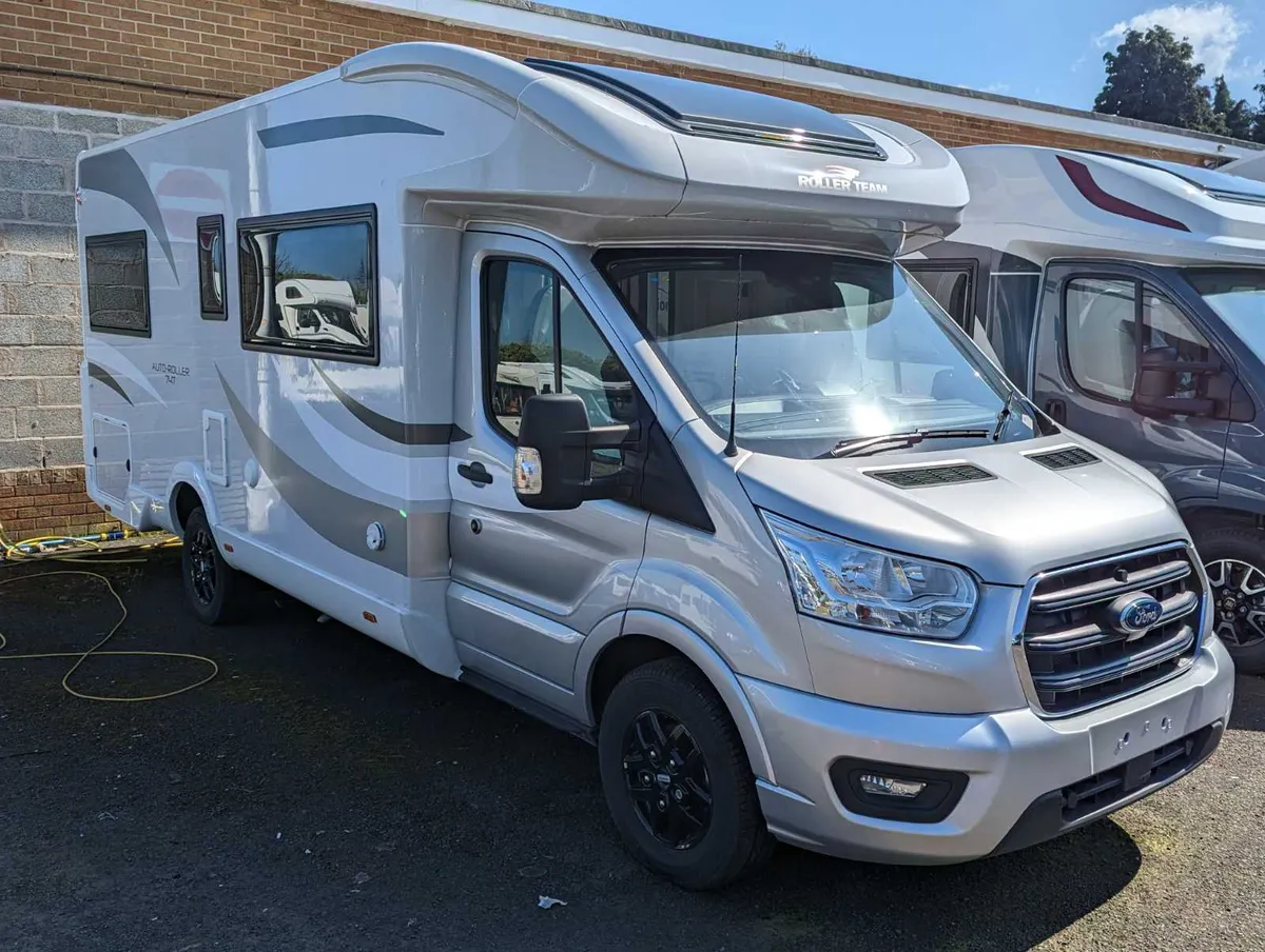 Spacious Motorhome with Rear Lounge & Full Dinette