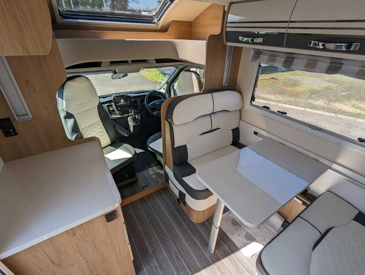 Spacious Motorhome with Rear Lounge & Full Dinette - Image 3