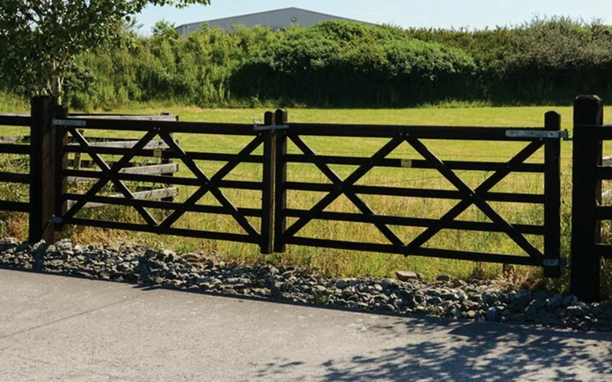 GATES - Image 1