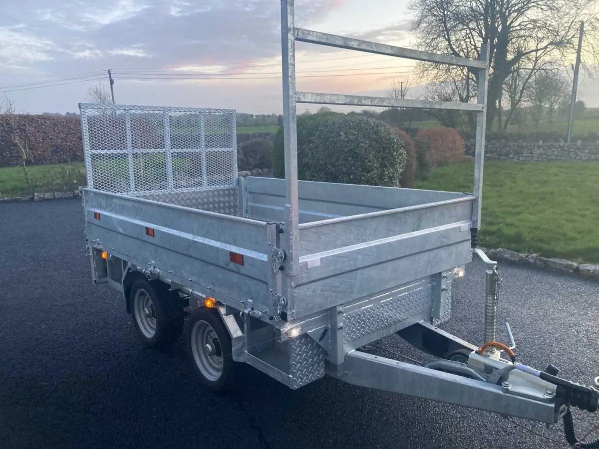 TRAILER   8  X  5  FLAT  BED  , HEAVY  DUTY - Image 1