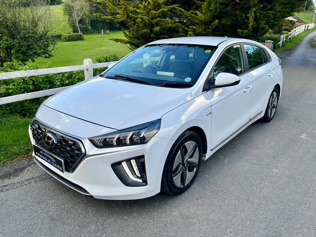 Like new condition !! Hybrid hyundia ioniq - Image 2