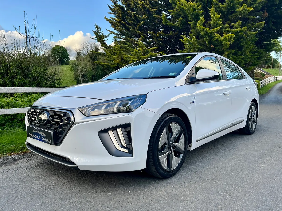 Like new condition !! Hybrid hyundia ioniq - Image 3